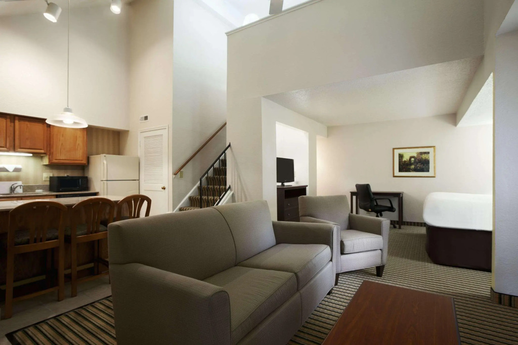 Hawthorn Suites of Troy