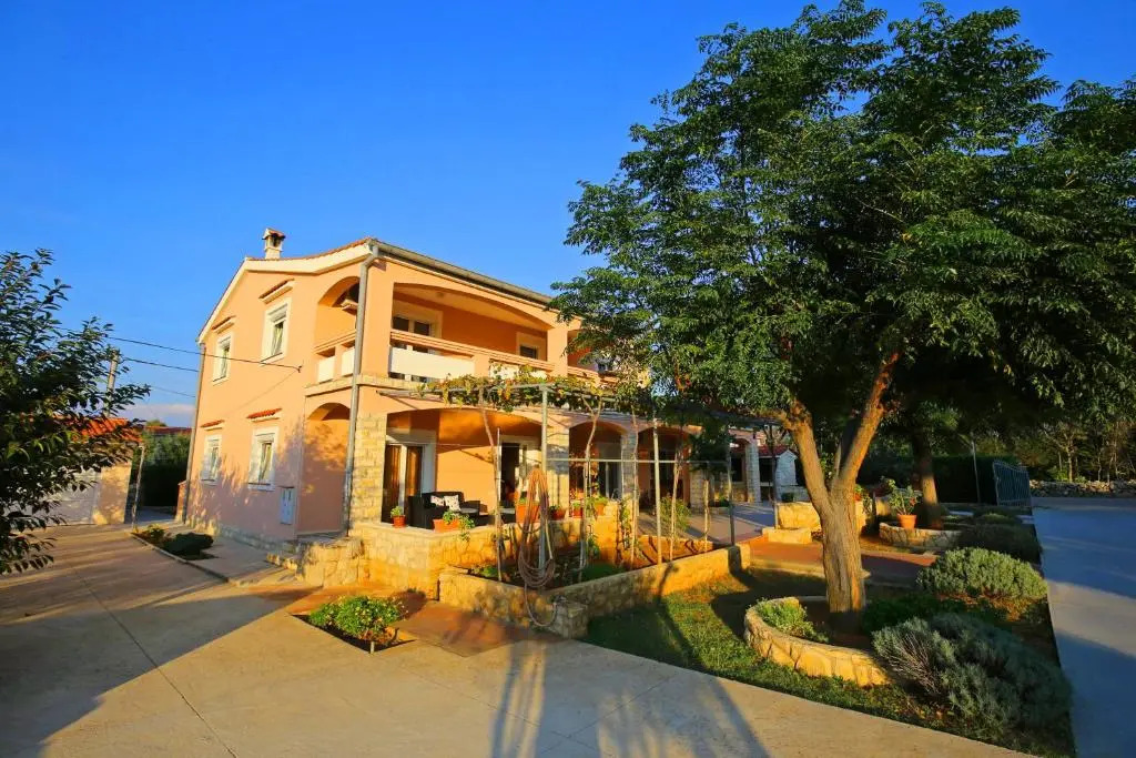 Apartments Nikaia
