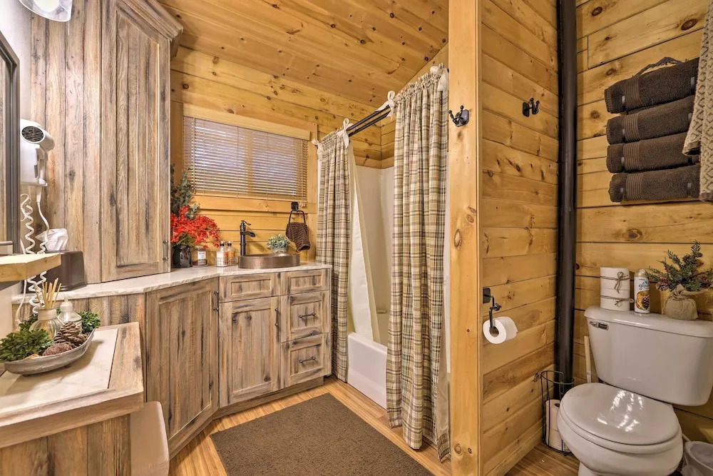 Cozy 'nora's Hideaway' - Charming, Quiet Log Cabin