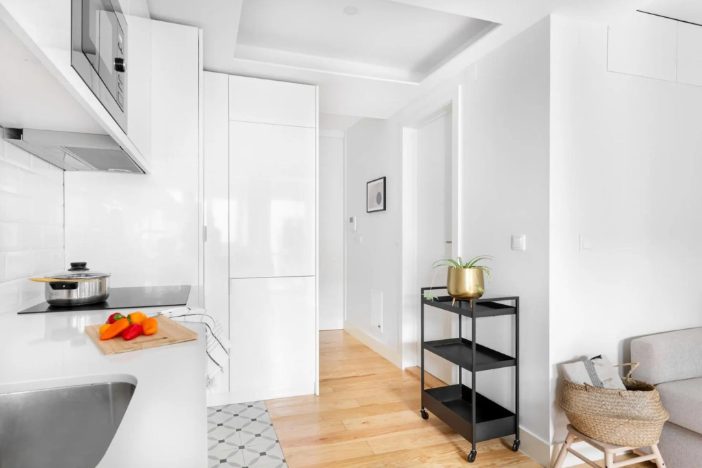 JOIVY Principe Real 2BR Apt w/Terrace nearby Botanical Garden of Lisbon