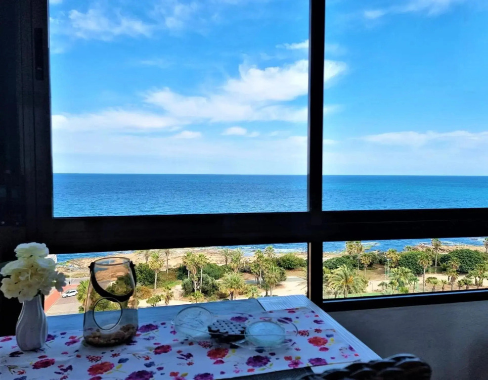 2-Schlafzimmer-Penthouse-Apartment mit frontalem Meerblick