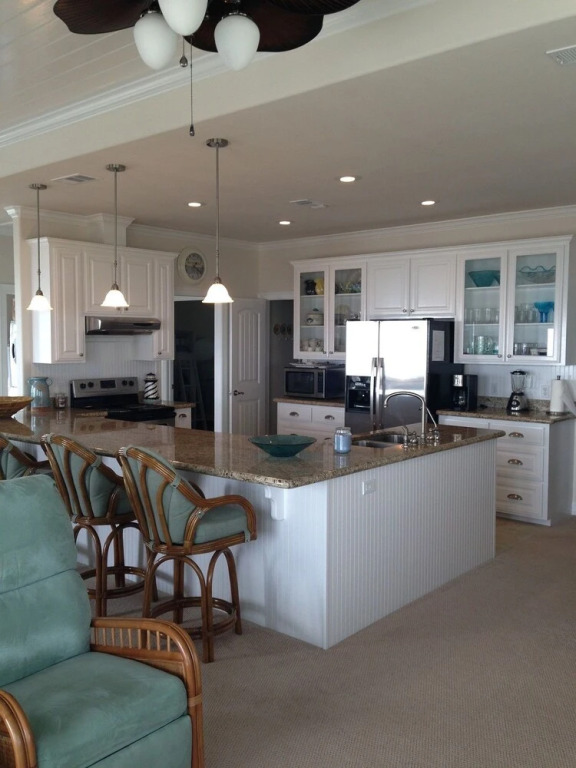 Shore Haven 2 Bedroom Home by RedAwning