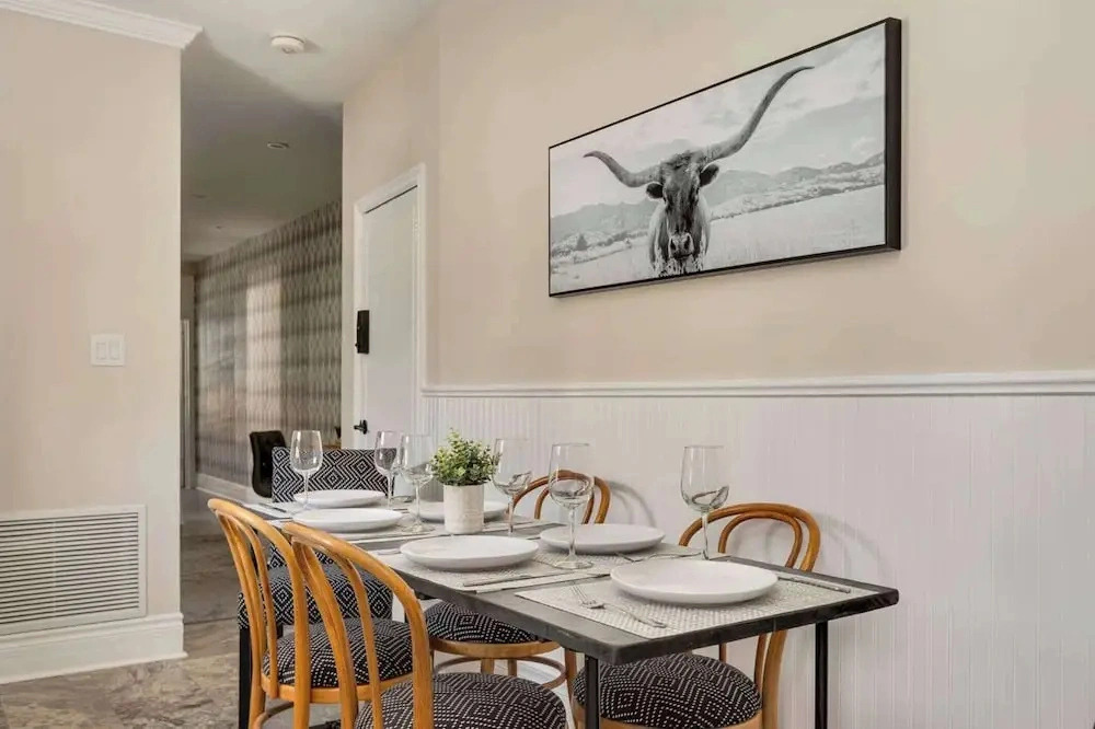 2BR Suite With LRG Patio
