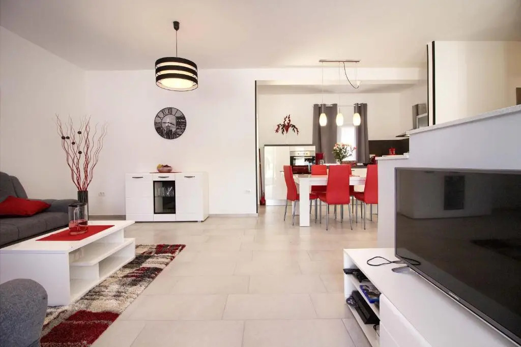 New villa Luna with private pool in Pula surrounded by greenery rented by WiiBuk