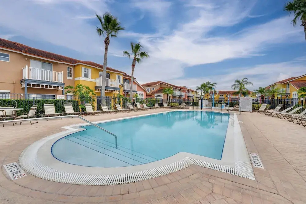 8 Mi to Disney World: Townhome w/ Balcony & Patio!