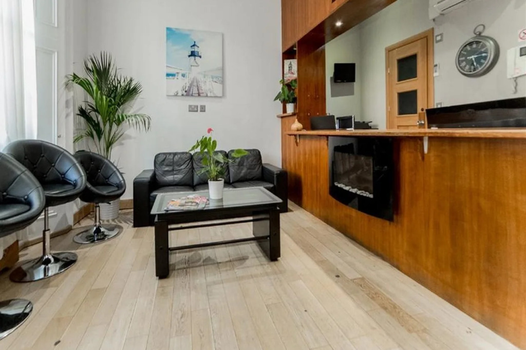 Imperial Court Suites