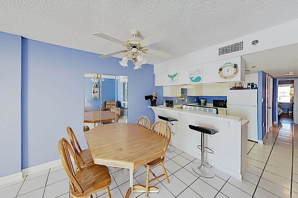 New Listing! Beachfront W/ Pool & Balcony 1 Bedroom Condo