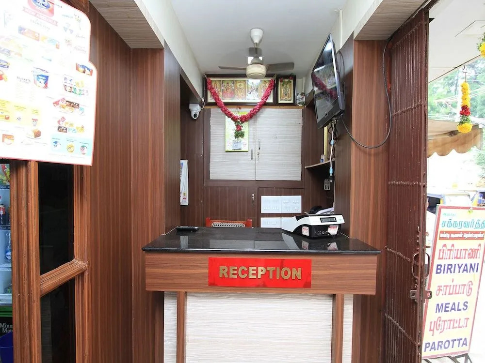 OYO Flagship 16691 Hotel Chakkaravarthi