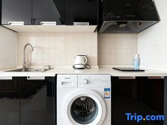 Ruolin Serviced View Apartment
