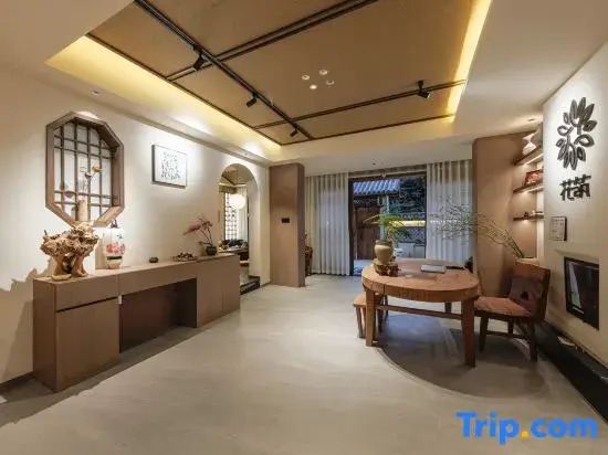 Floral Hotel·Maple Forest Chinese Inn (China Ceramics Museum)