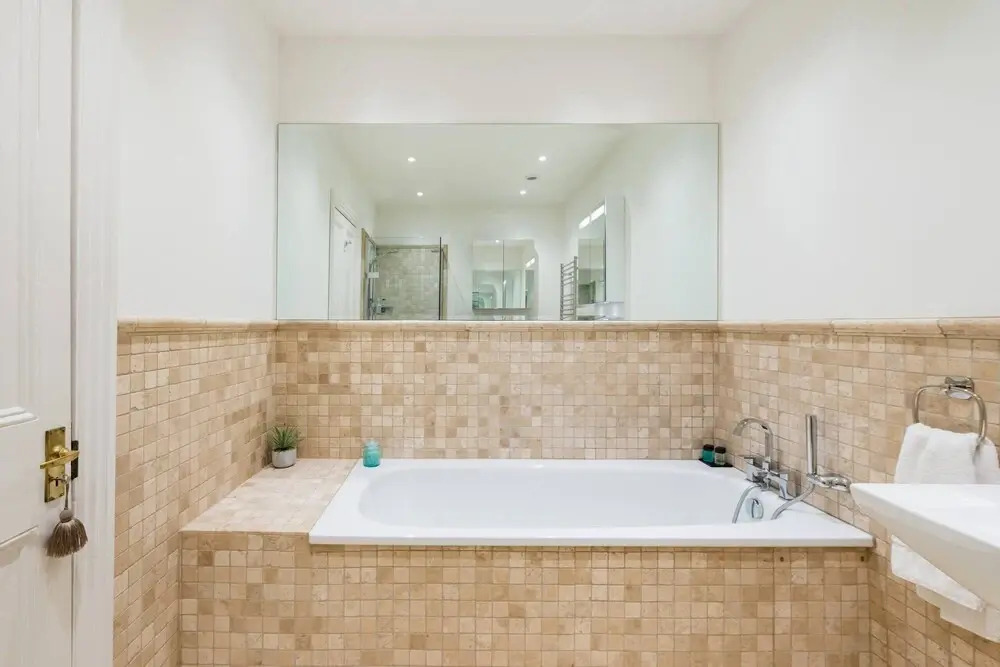 Grand Victorian Apartment in Sought-after Clifton
