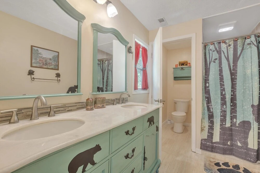 Thirsty Bear Den - Relaxing Pet Friendly Cabin In Gatlinburg 3 Bedroom Home by Redawning