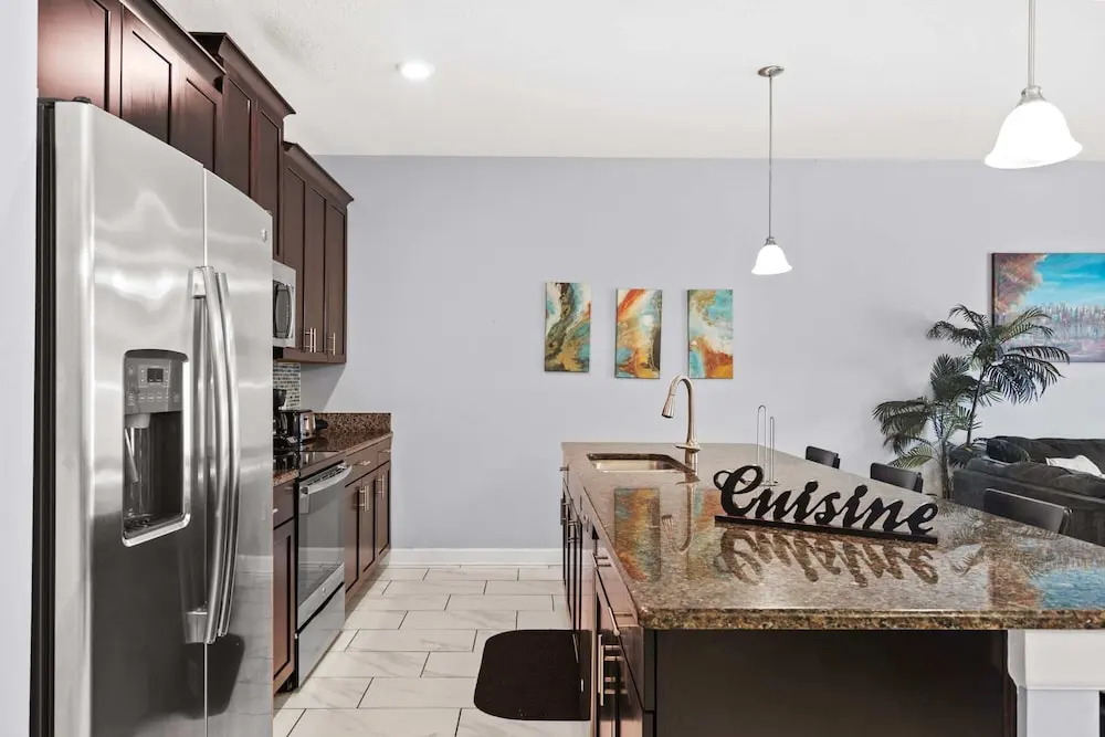 Spacious 4BR Townhome With Pool at Storey Lake