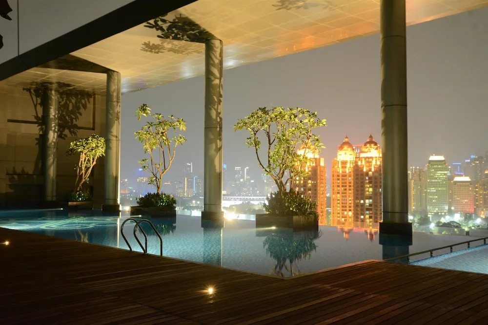 Elegant Four Winds Apartment with Infinity Pool Facility