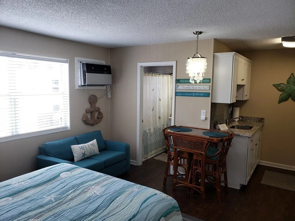 Tiki s Beachside Bungalow - Studio Condo Just Steps From the Sand