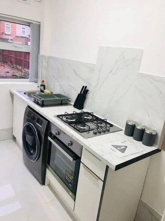 4 Bedroom Lovely Home in Loughborough Town & Uni