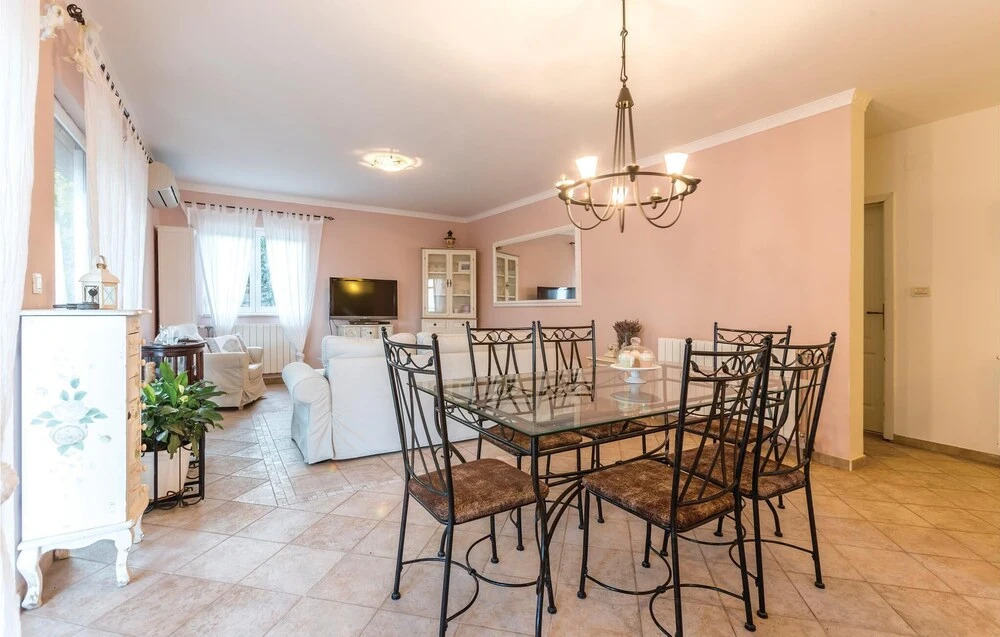 Four-Bedroom Holiday Home In Kastel Novi