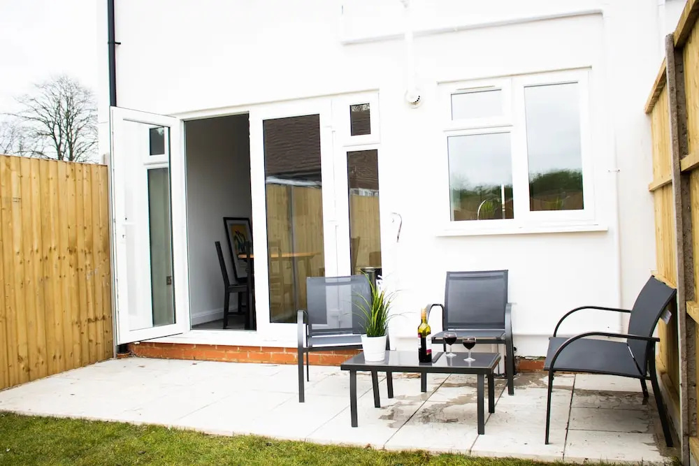 HEATHROW AIRPORT apartments-FREE parking-Free underground to and from Heathrow-30 min central London