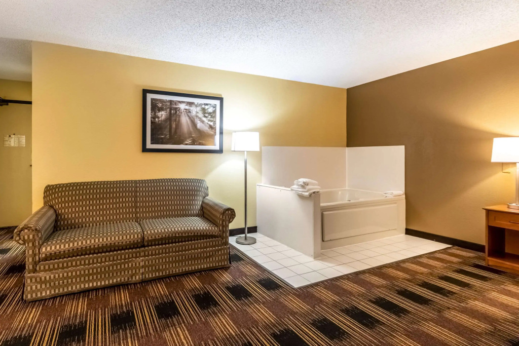 Quality Inn Newton at I-80