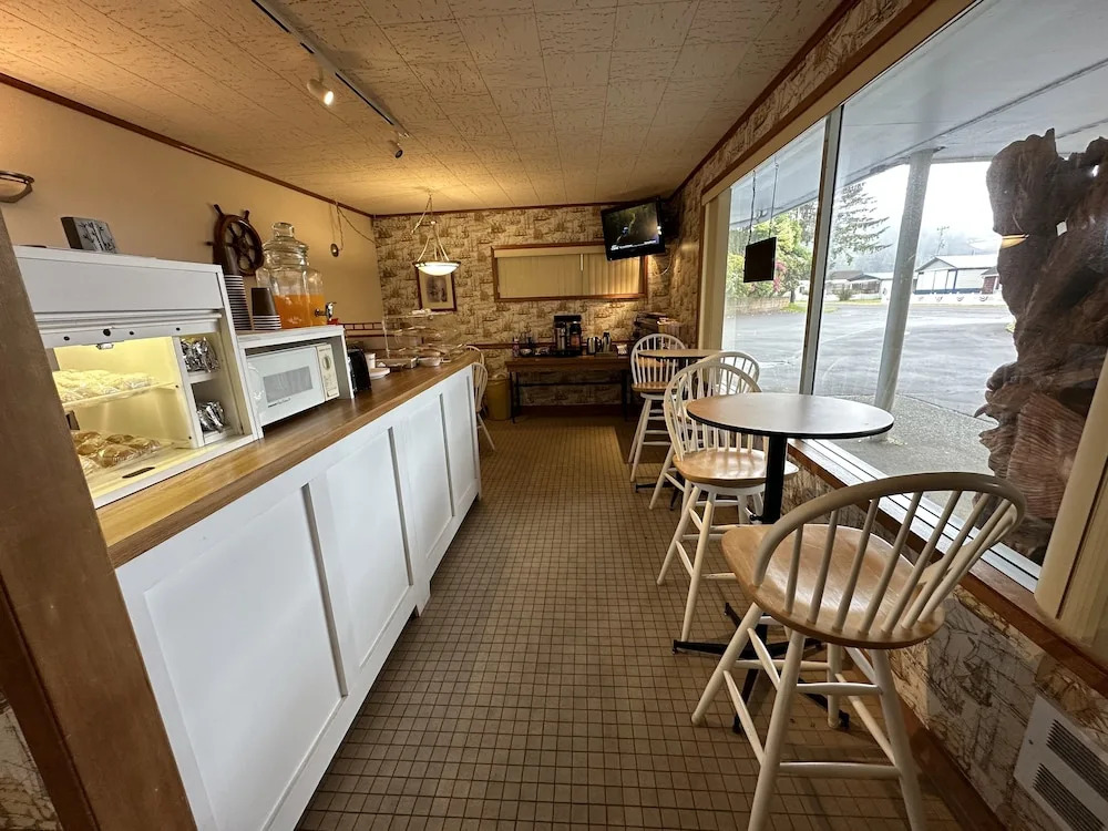 Winchester Bay Inn