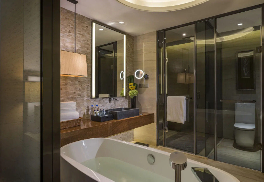 HUALUXE Hotels & Resorts Yangjiang City Center by IHG
