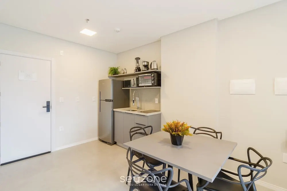 Your Exclusive Stay Just Steps From the sea in Meia Praia - FFS II