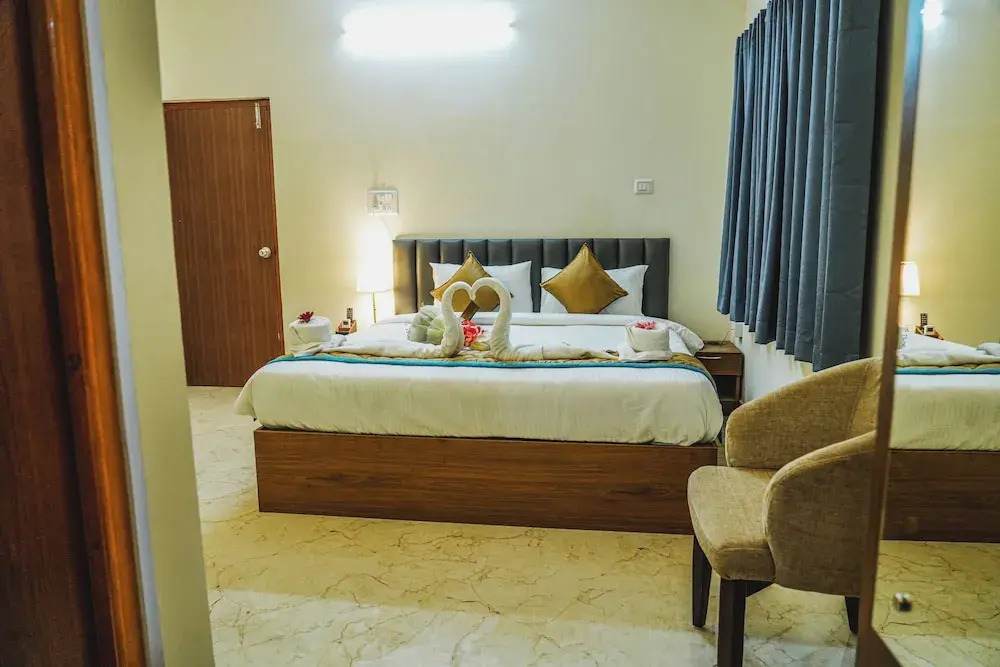 Merry Inn Luxe Suites Near KIAL