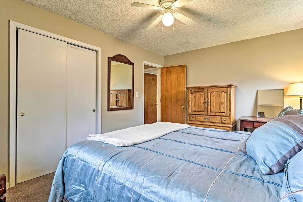 Cozy Home w/ Grill: Walkable Oxford Location