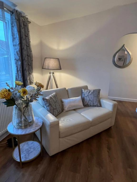 3 BD Ground Floor, Lovely and Spacious Apt on the Edge of Glastonbury and Street