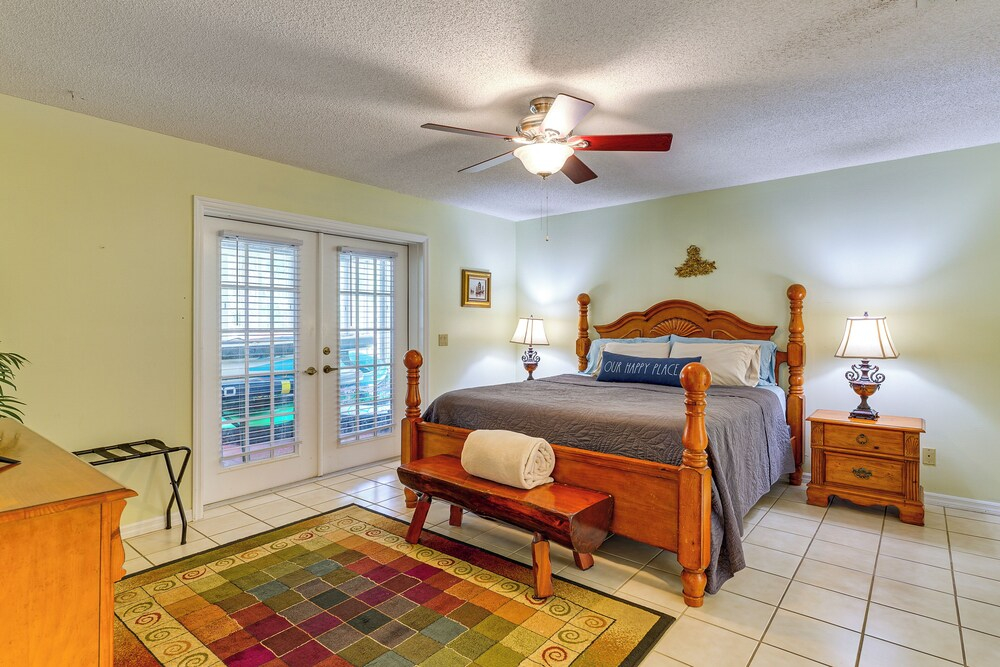Waterfront Deck & Private Dock! Rainbow River Home