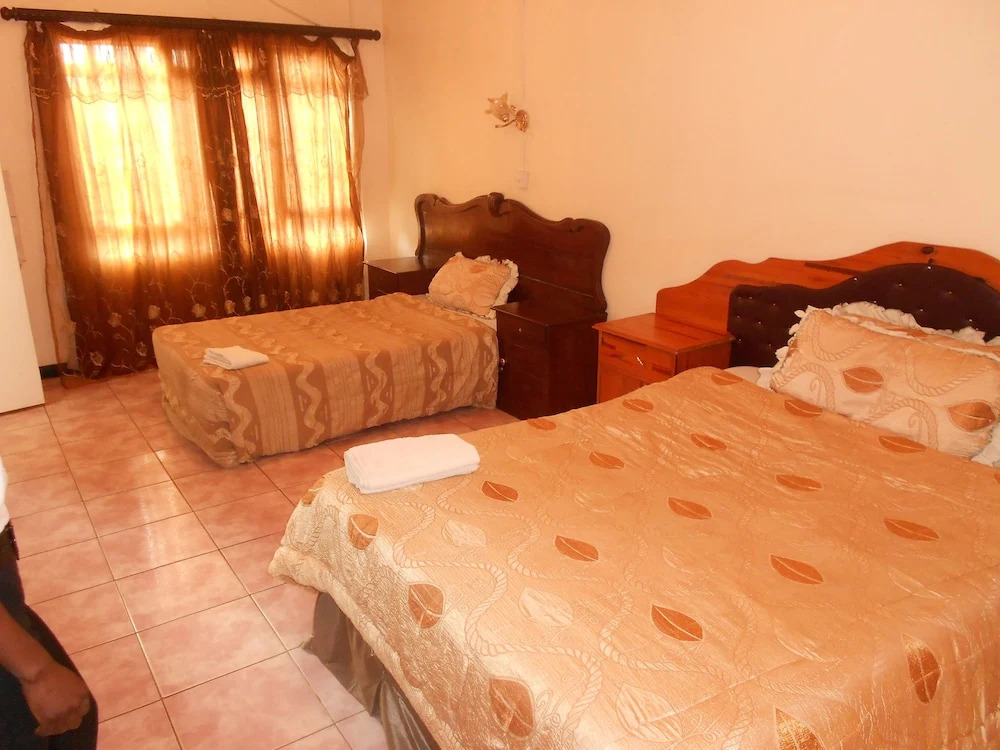 Wane Guest Lodge