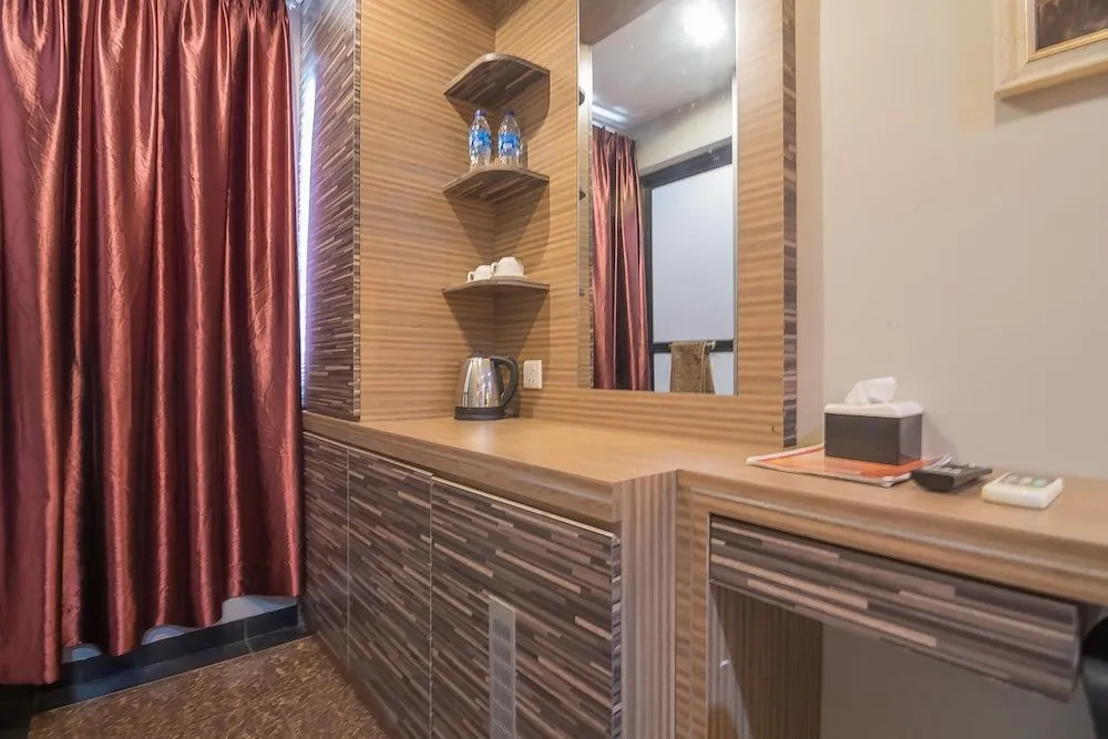 RedDoorz Premium near Harbour Bay Mall Batam 2