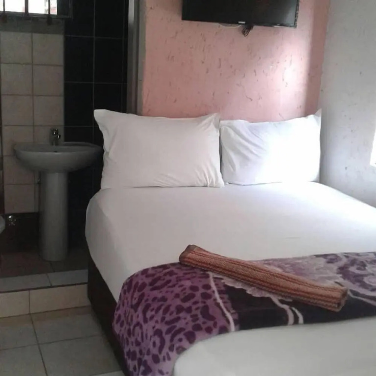 Royal Crown Guesthouse