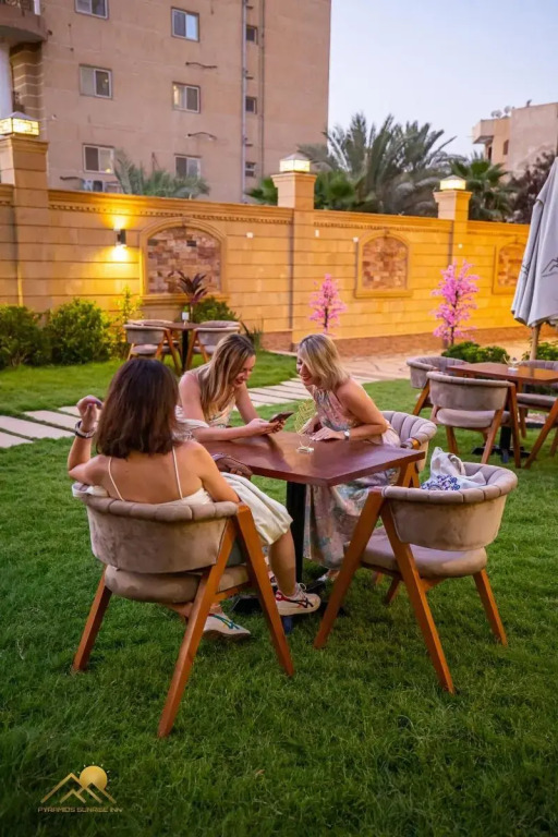 Pyramids sunrise inn