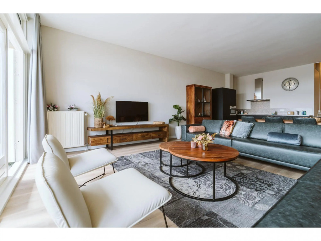 Luxury apartment overlooking the marina for 10 people