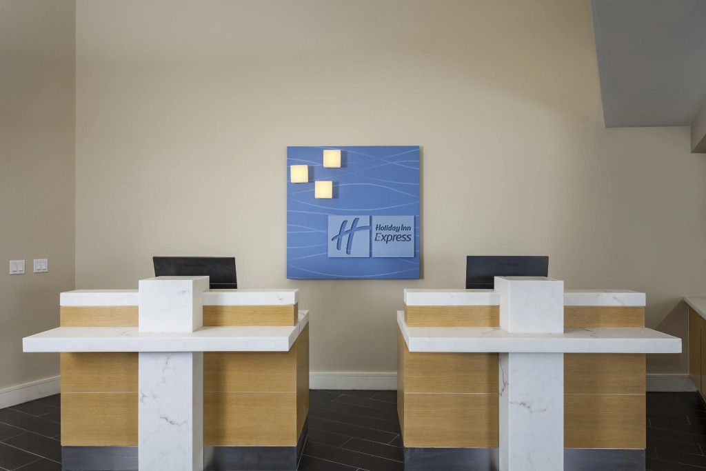 Holiday Inn Express and Suites La Jolla - Windansea Beach, and IHG Hotel