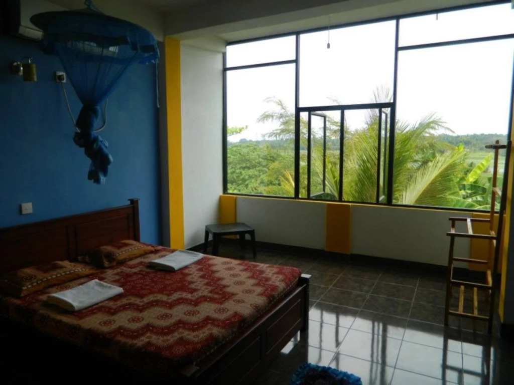 Lake Wave Hotel