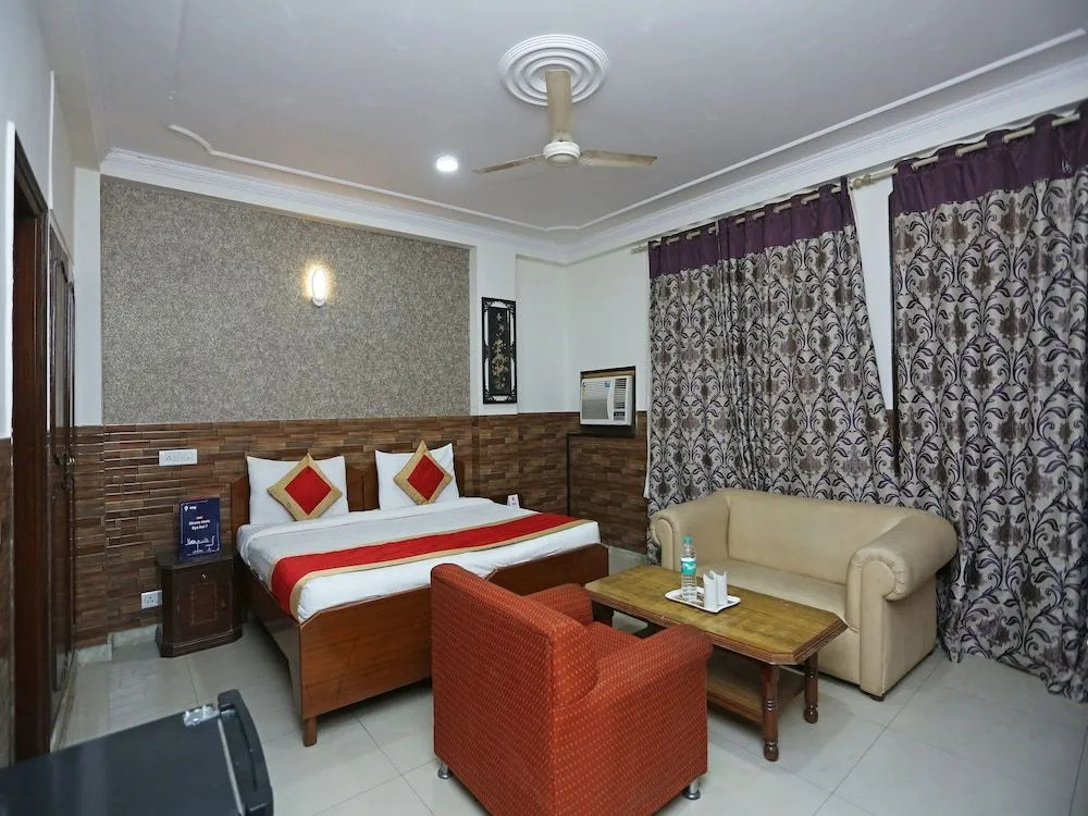 OYO 472 Hotel Sareen