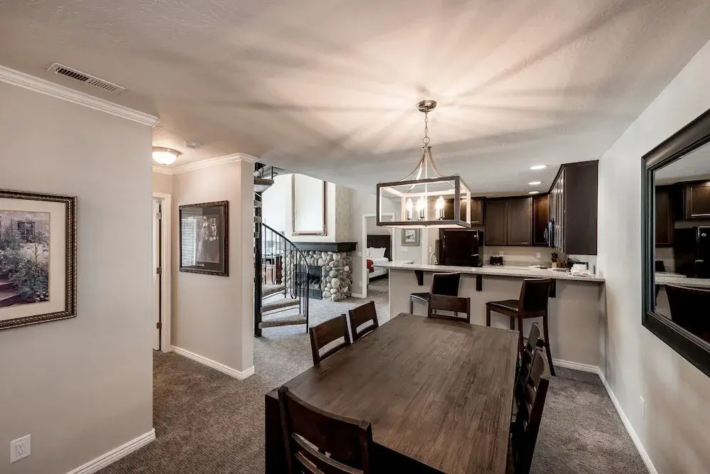 Family Getaway~skiing, Ice Castles & Golf Course 2204 2 Bedroom Apts by RedAwning
