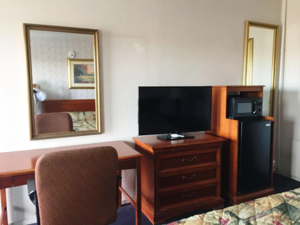 Devonshire Inn Motel