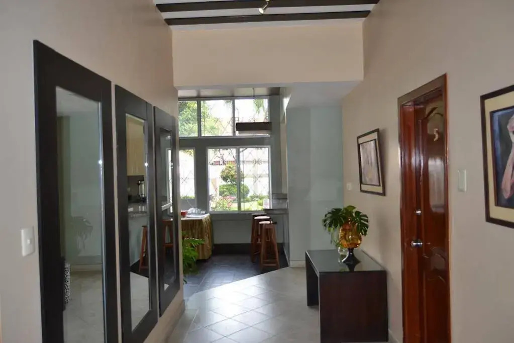 Urdesa Suites Hotel