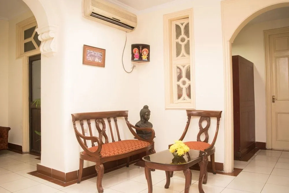 OYO 7222 Chowdhury's Estates