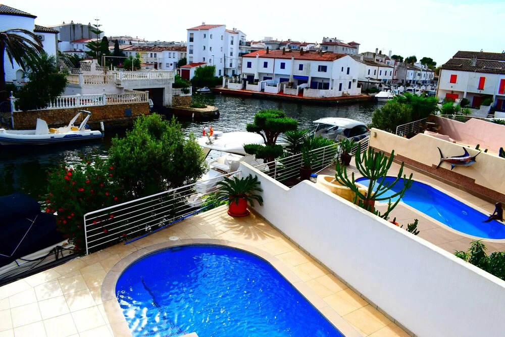 306-magnífica Casa con Piscina y Amarre