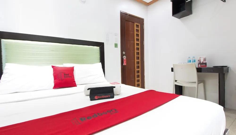 RedDoorz @ Real Fatima Tacloban