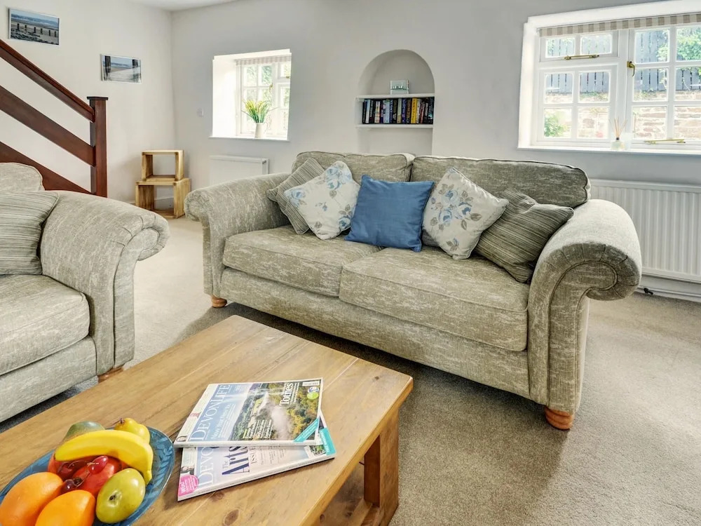 Holiday Home with Spacious Garden near Beach in Instow