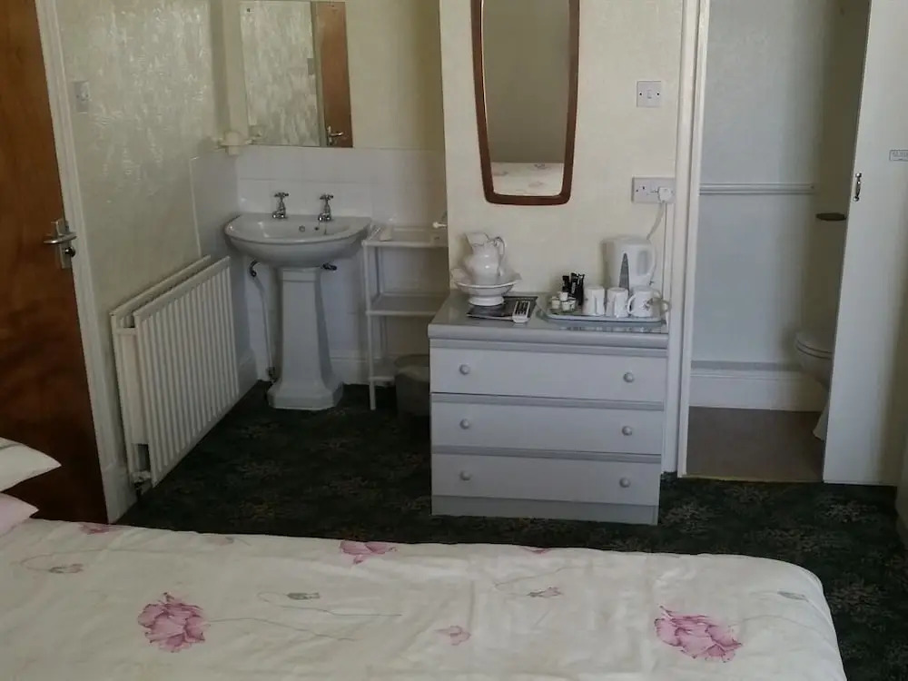 Highbury Hotel