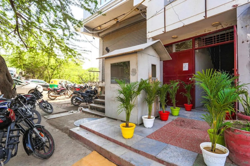 OYO Townhouse 1051 Galaxy Inn
