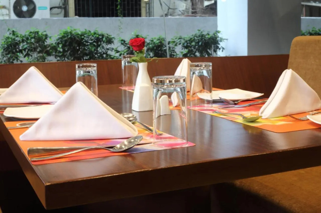 The Altruist Andheri Hotel