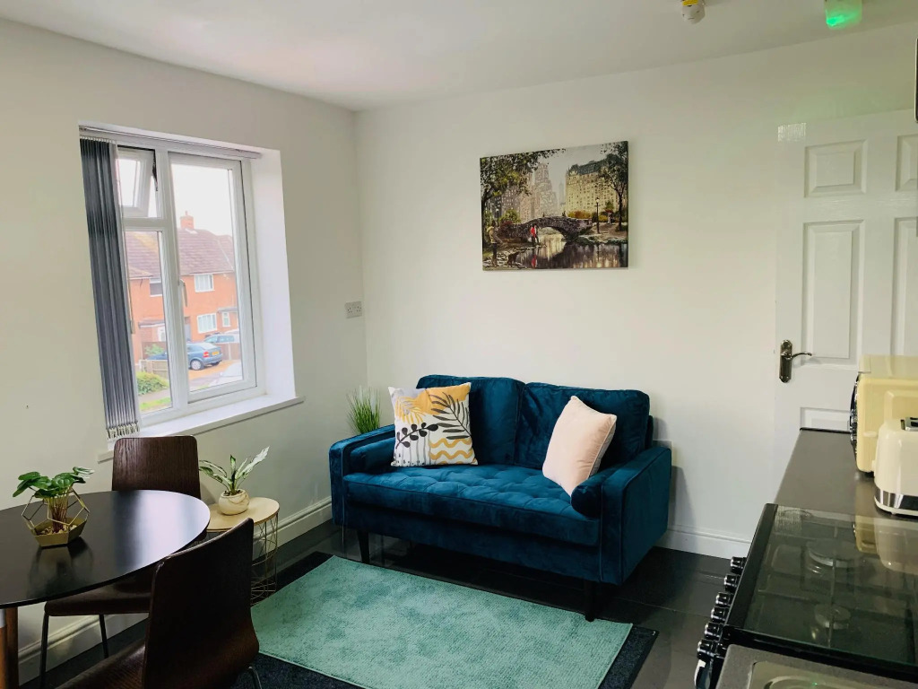 Modern & Cosy 2-Bed Apartment Near NEC, Airport & JLR
