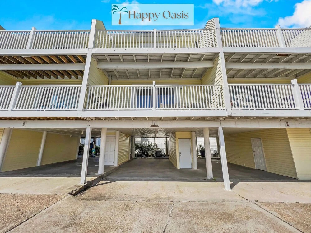 Happy Oasis 2 Bedroom Condo by RedAwning